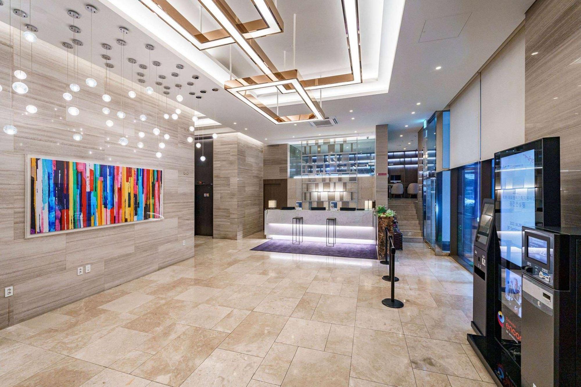 Ramada Encore By Wyndham Busan Station Экстерьер фото