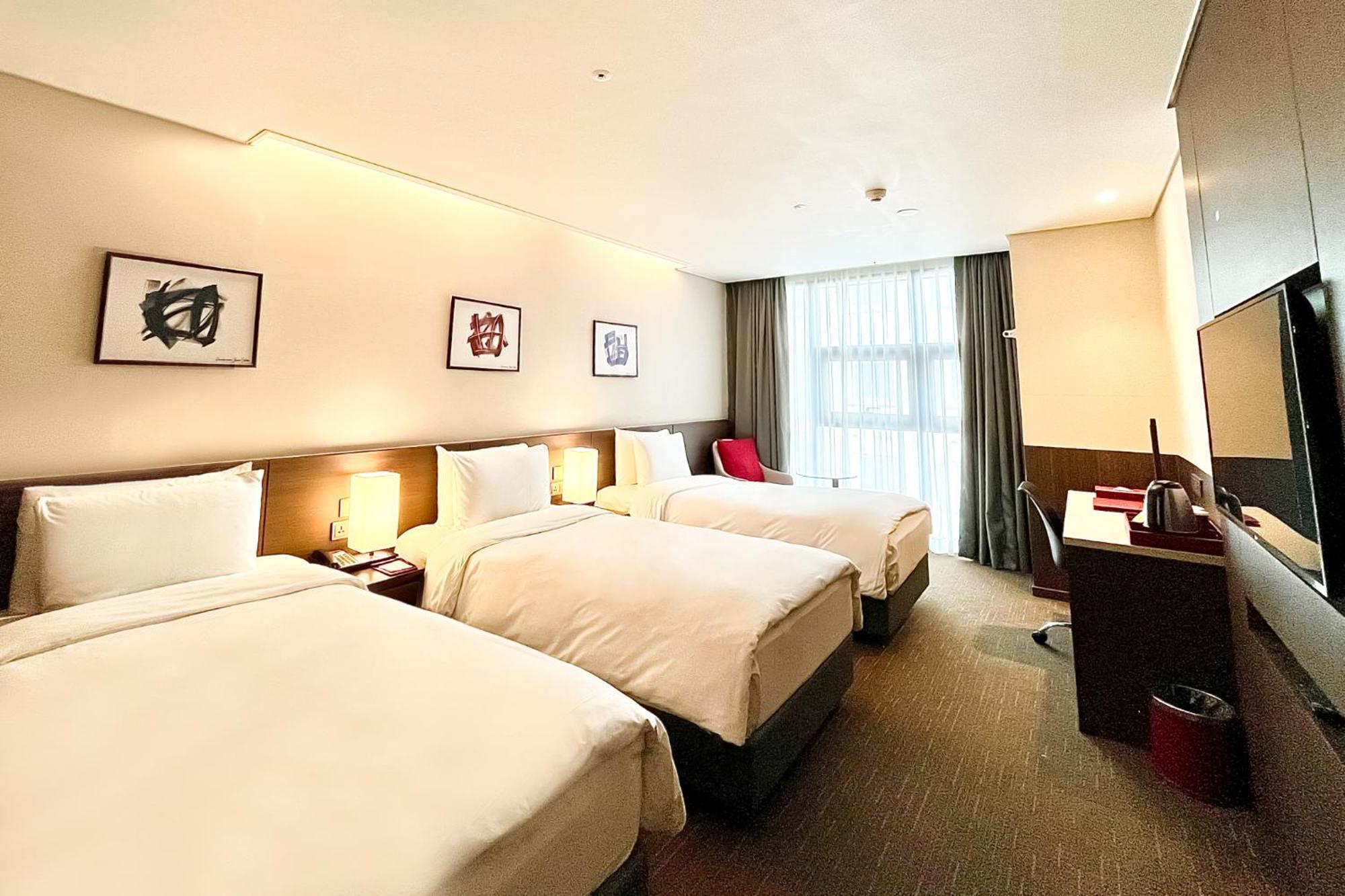 Ramada Encore By Wyndham Busan Station Экстерьер фото