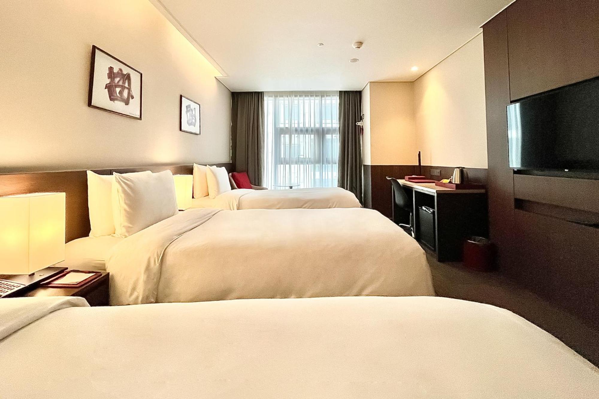 Ramada Encore By Wyndham Busan Station Экстерьер фото