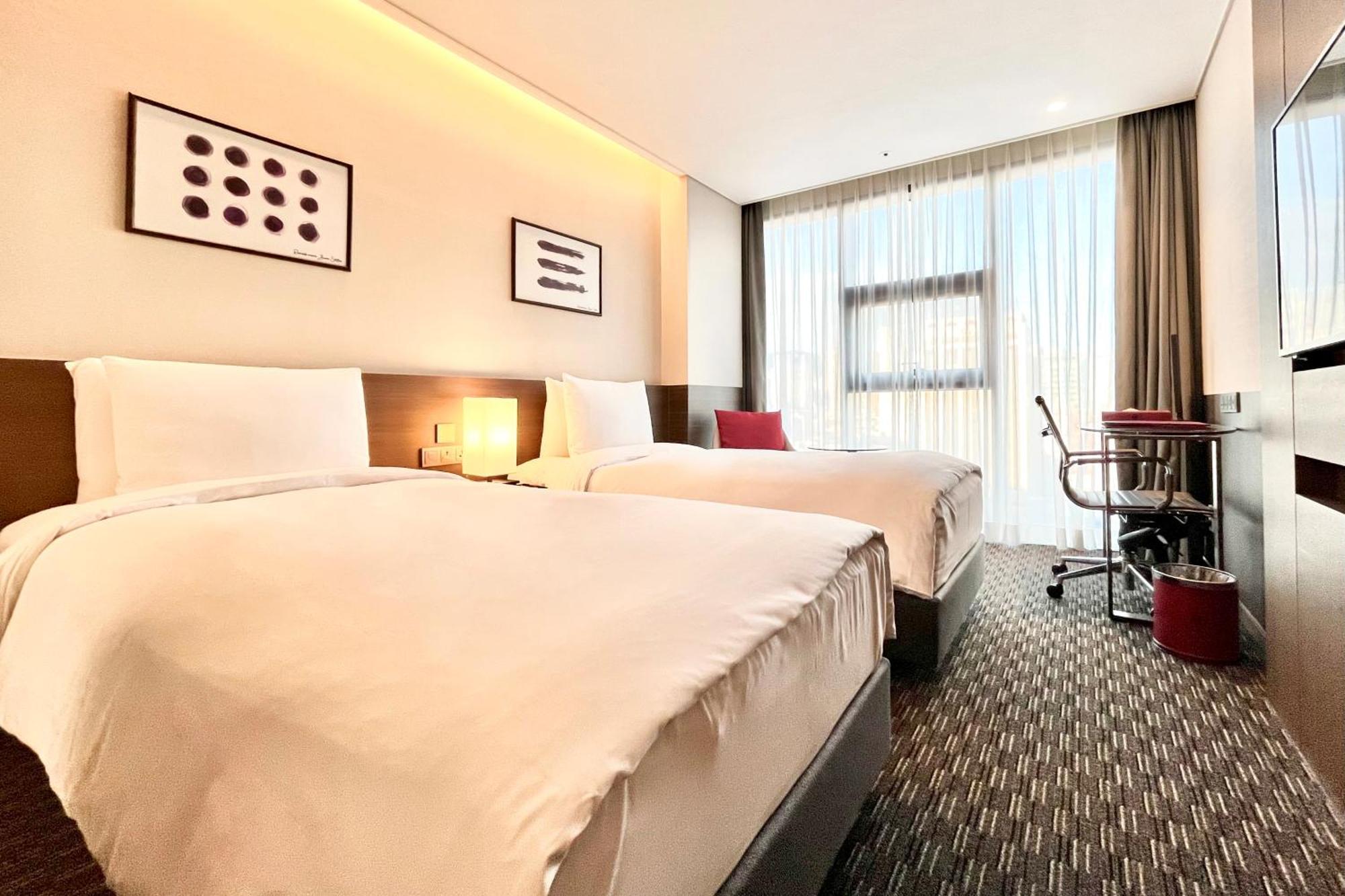 Ramada Encore By Wyndham Busan Station Экстерьер фото