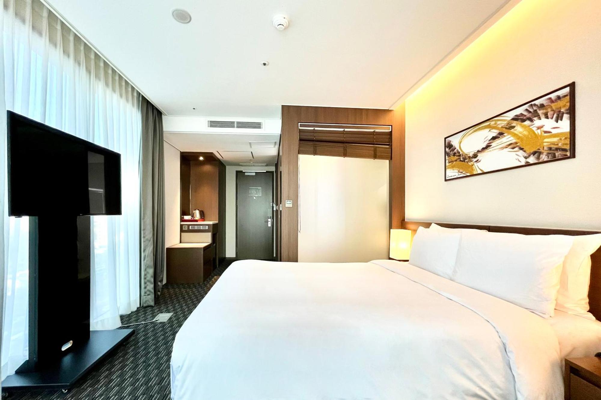 Ramada Encore By Wyndham Busan Station Экстерьер фото