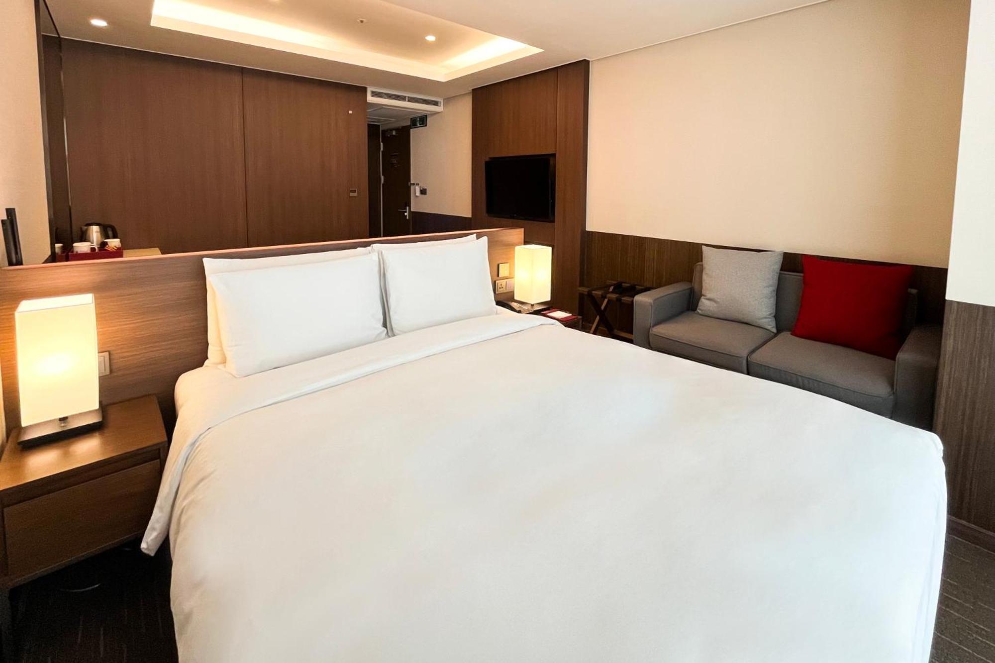 Ramada Encore By Wyndham Busan Station Экстерьер фото