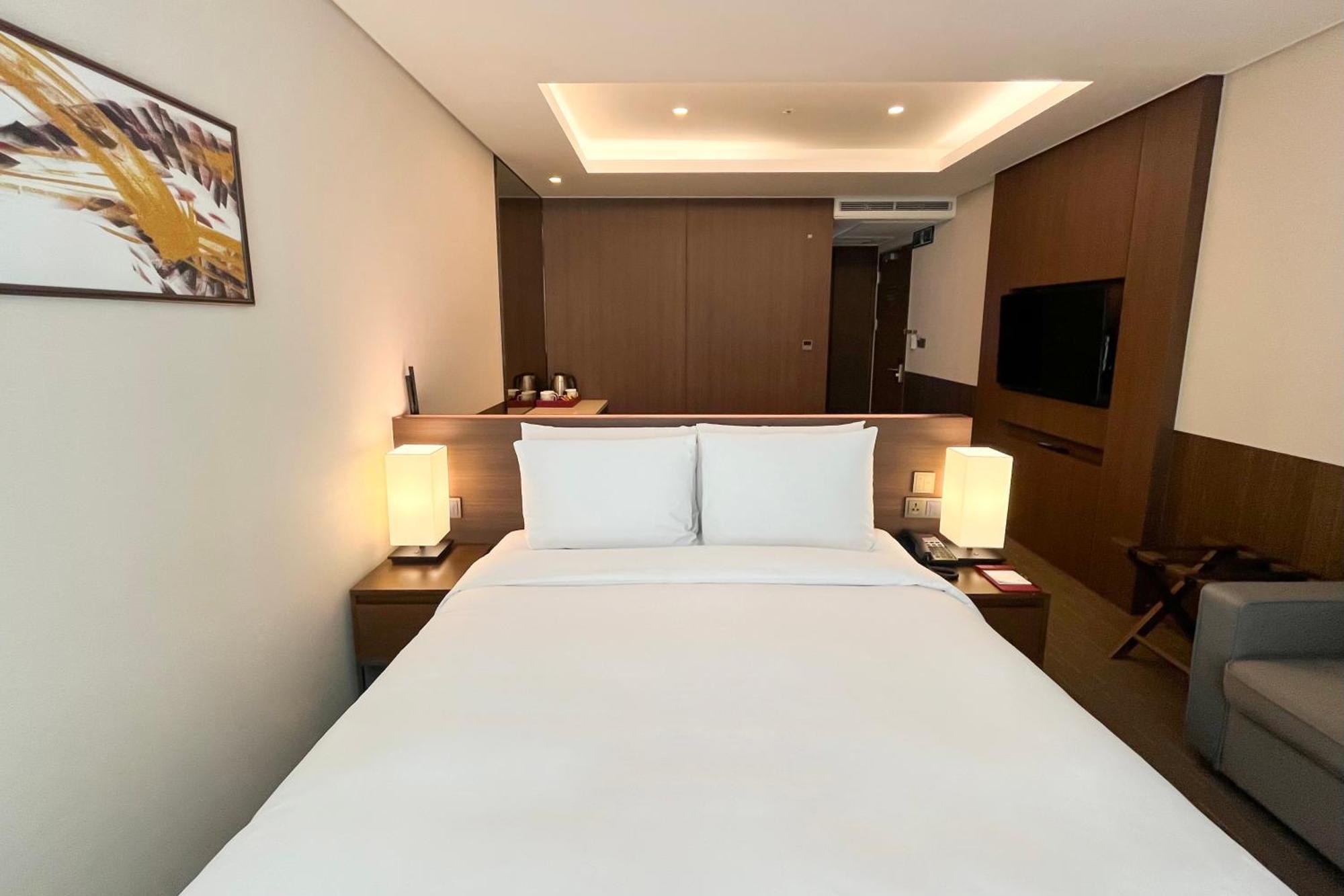 Ramada Encore By Wyndham Busan Station Экстерьер фото