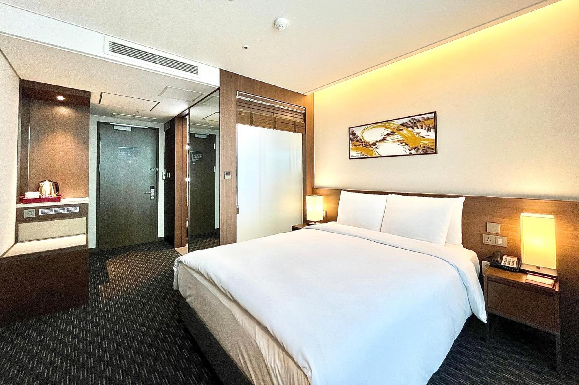 Ramada Encore By Wyndham Busan Station Экстерьер фото