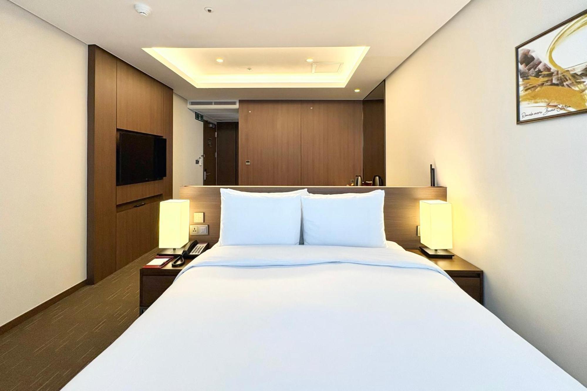 Ramada Encore By Wyndham Busan Station Экстерьер фото